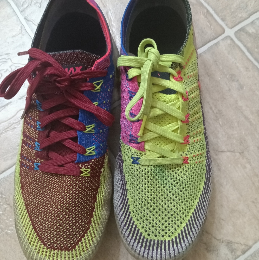 Men Nike vapor multiple colors.